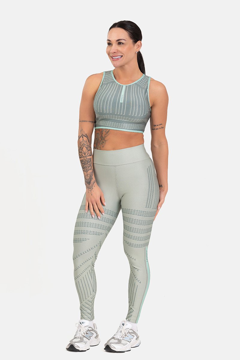 Conjunto Fitness Legging com Bolso e Top Nadador Estampa Digital CINZA SAGE