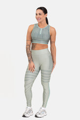 Conjunto Fitness Legging com Bolso e Top Nadador Estampa Digital CINZA SAGE