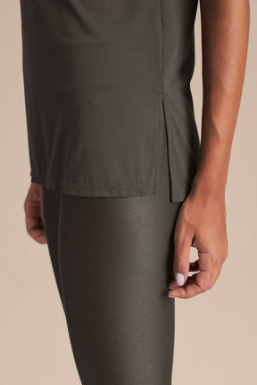 Camiseta V Comfort - Obsidian grey
