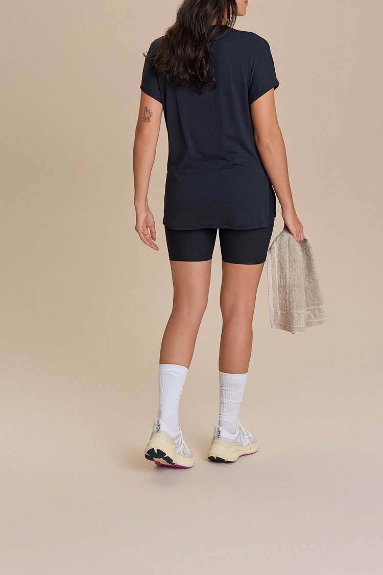 Camiseta V Action - Preto