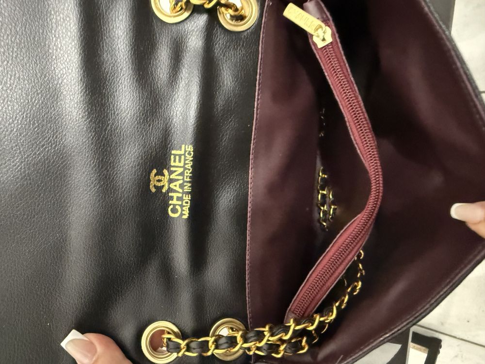 Bolsa CH Clássica - Média com Corrente Dourada